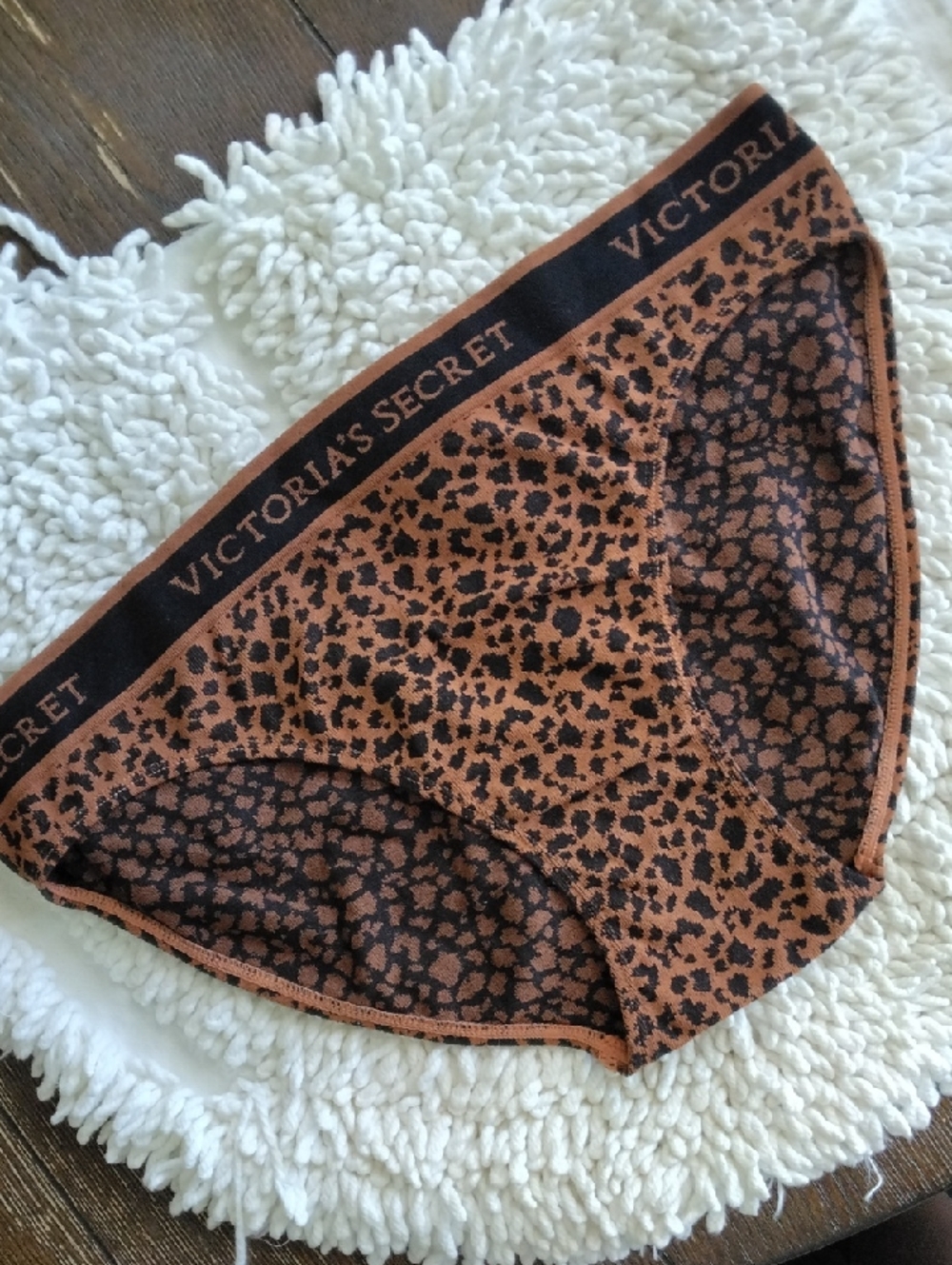 🚨B2G1 VICTORIA'S SECRET Rust Black Leopard Logo Hipster